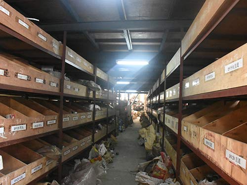 公司仓库一角